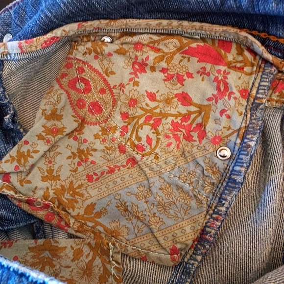 Marlow Vintage Originals: Embroidered Jeans: Made in Hong Kong. - Picture 16 of 16
